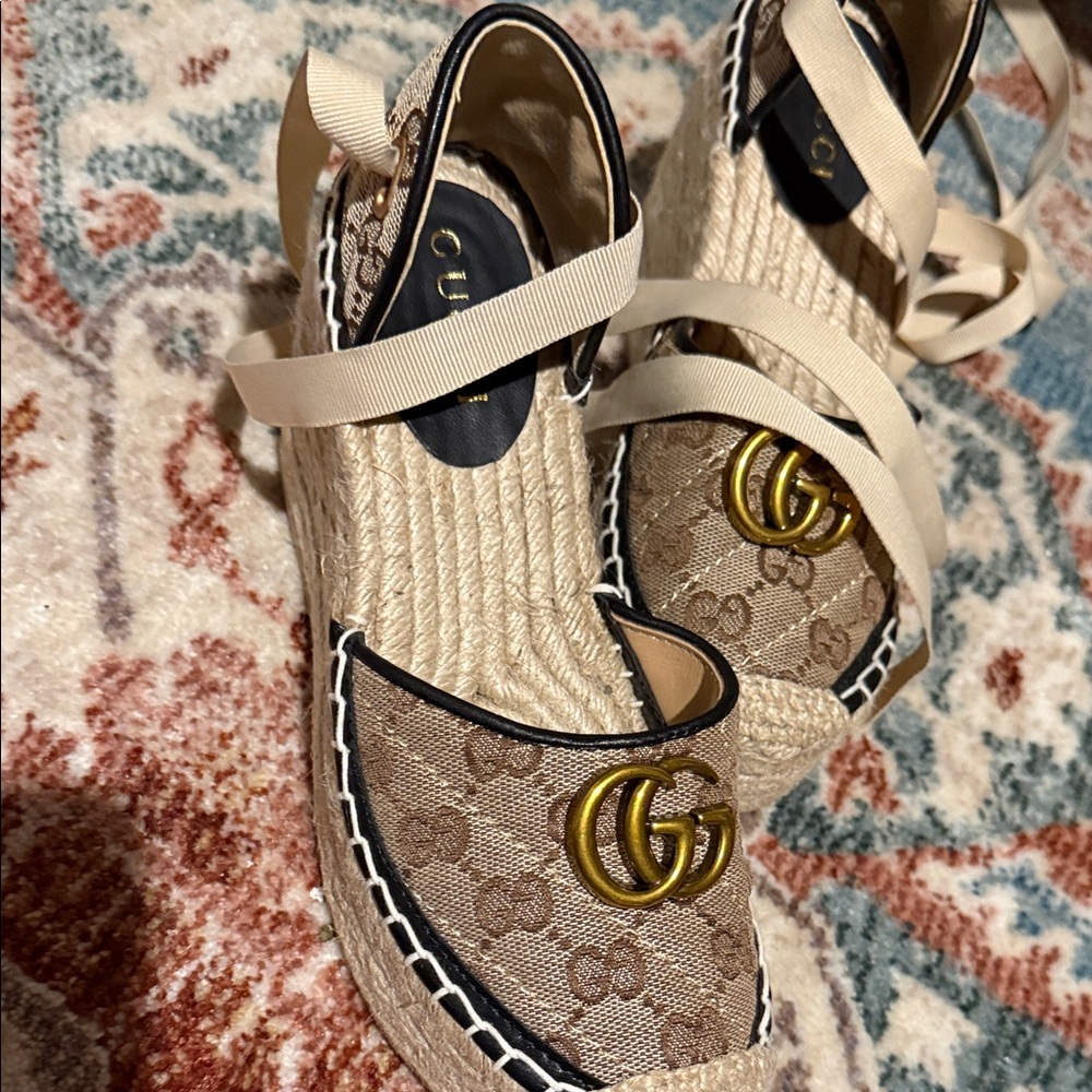 Gucci Beige and Gold Espadrille Flats - Picture 2 of 5